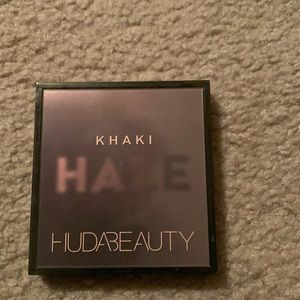 Huda Beauty khaki haze
